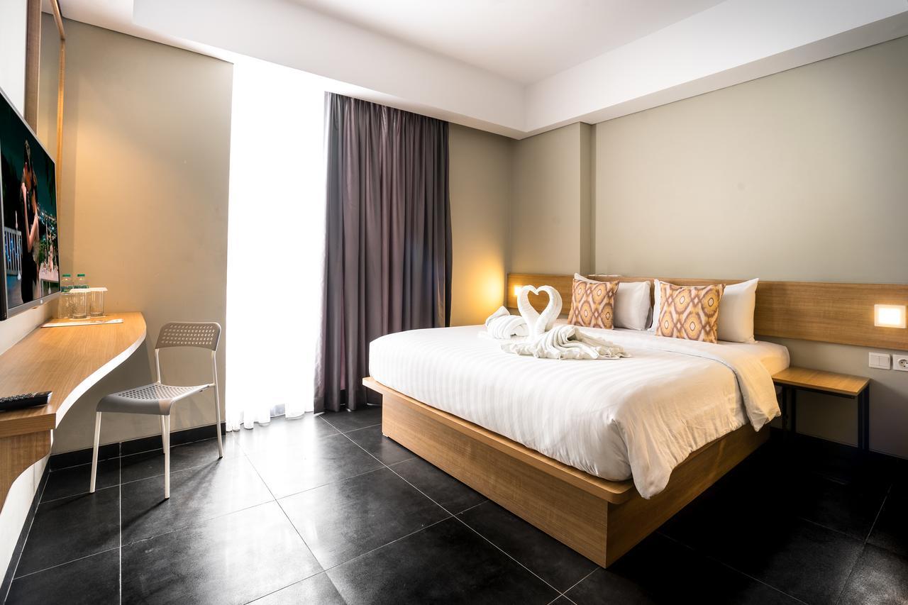 Maple Hotel Grogol Джакарта Екстериор снимка