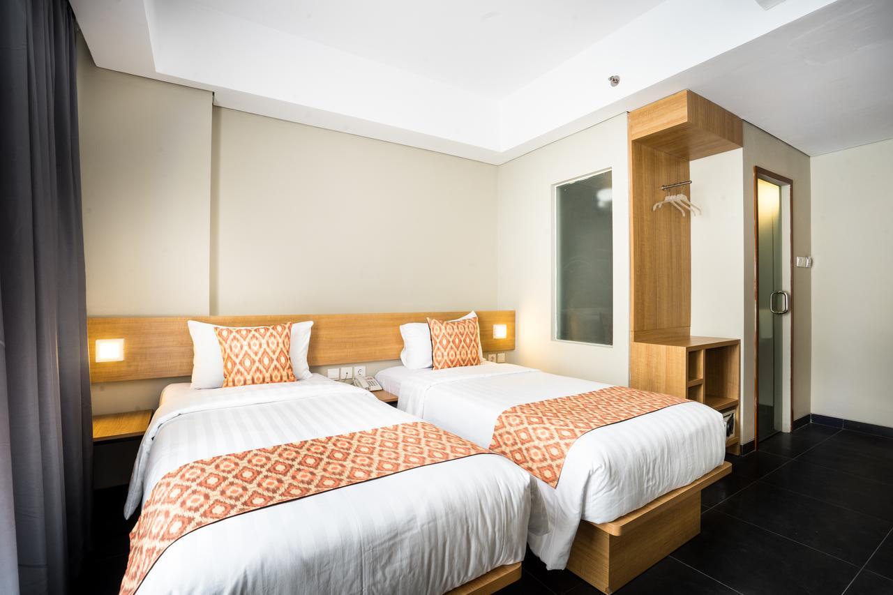 Maple Hotel Grogol Джакарта Екстериор снимка