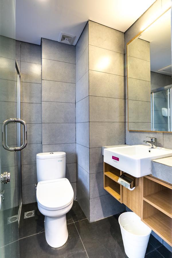 Maple Hotel Grogol Джакарта Екстериор снимка