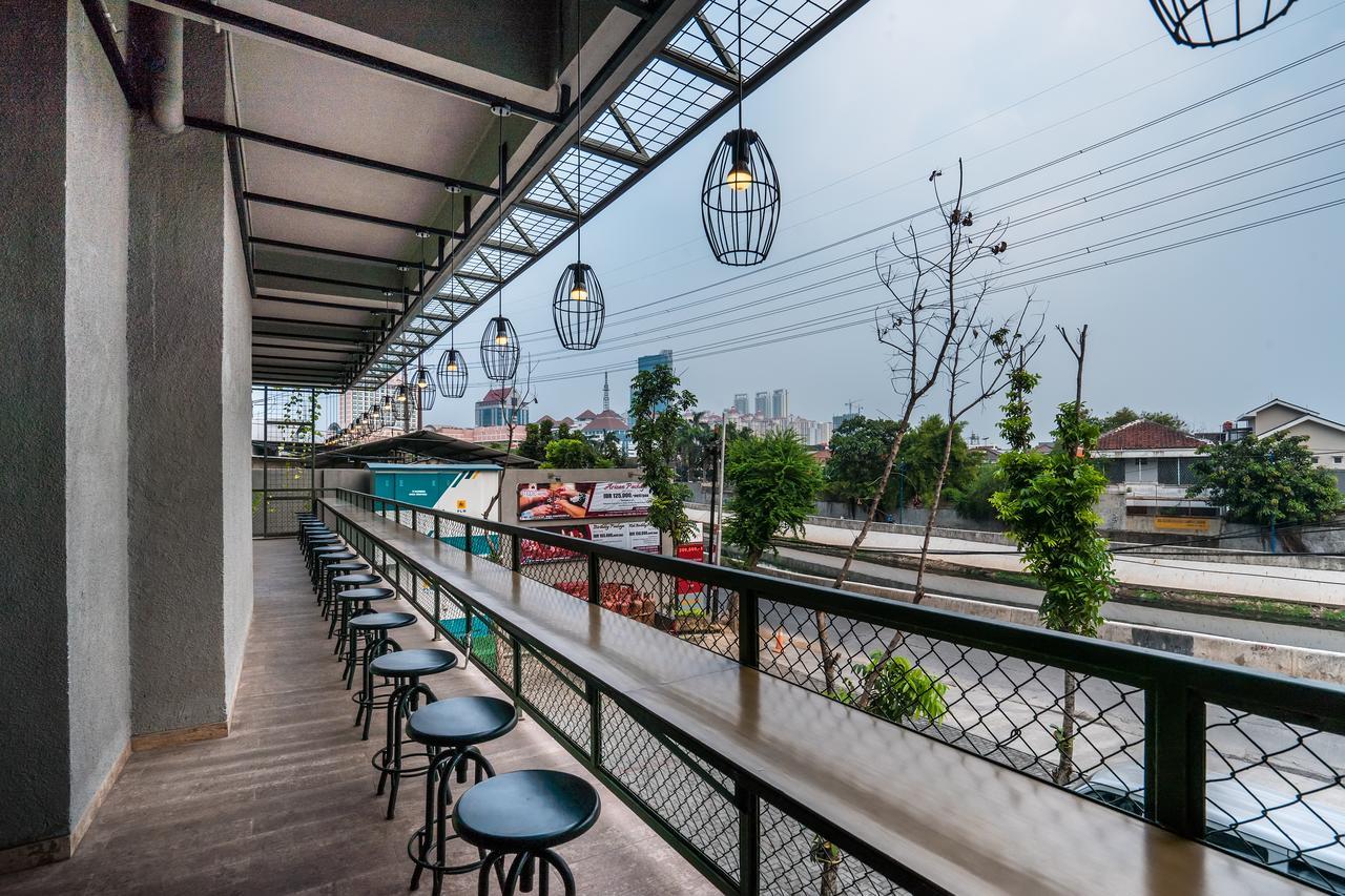 Maple Hotel Grogol Джакарта Екстериор снимка