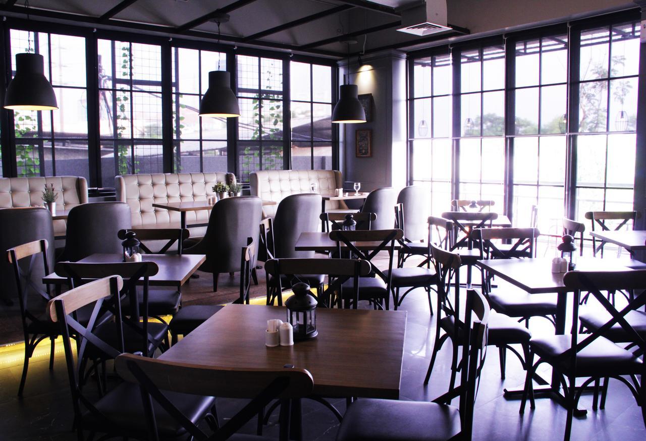 Maple Hotel Grogol Джакарта Екстериор снимка